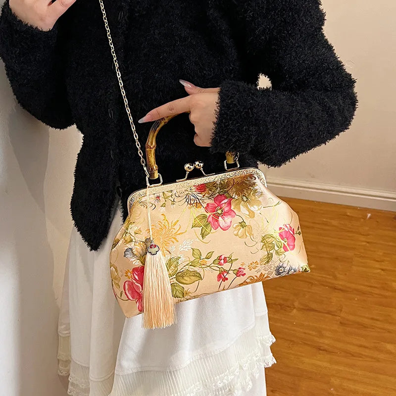 One shoulder crossbody bag with ancient style paired with cheongsam